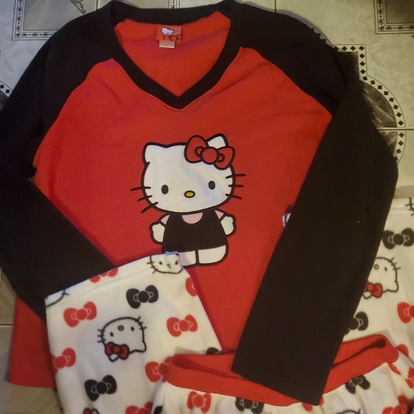 Hello Kitty Fleece PJ Set w.matching Slippers NEW - Picture 8 of 8